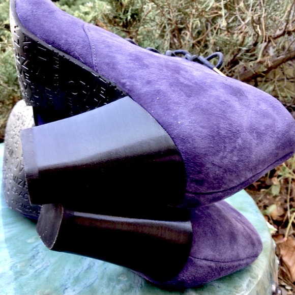 ISSAC Mizrahi Live (8M) WOMEN’S Suede Leather Lace-up ankle Bootie in purple. - Picture 5 of 8